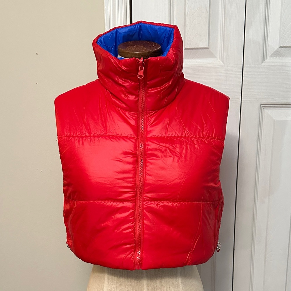 Daisy Women's Red cropped Puffer Vest